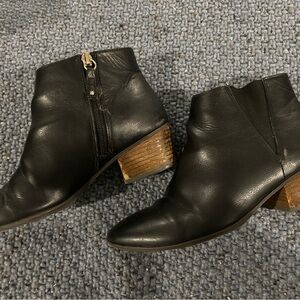 Dr. Scholl's ‘Tumbler’ Black Ankle Booties